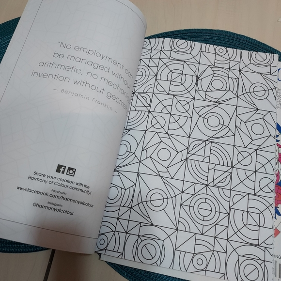 Geometric patterns and Zen colouring books - Picture 5 of 9